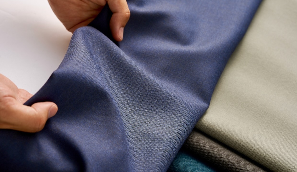 AUTHENTIC TRAVEL ネイビー無地スリーピーススーツ | FABRIC TOKYO AUTHENTIC TRAVEL ネイビー無地スリーピーススーツ | FABRIC TOKYO