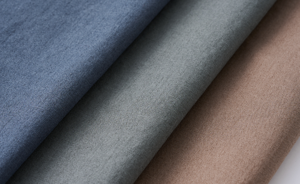 Classy Linen モカベージュ平織り無地パンツスーツ | FABRIC TOKYO